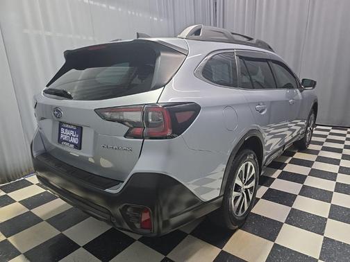 Ice Silver Metallic 2022 Subaru Outback Base