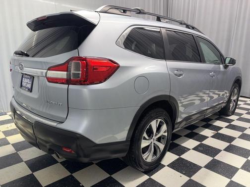 Ice Silver Metallic 2022 Subaru Ascent Premium 7-Passenger
