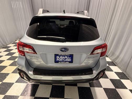 Ice Silver Metallic 2018 Subaru Outback 2.5i Premium