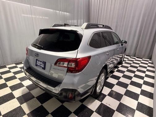 Ice Silver Metallic 2018 Subaru Outback 2.5i Premium