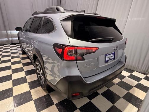 Ice Silver Metallic 2024 Subaru Outback Base