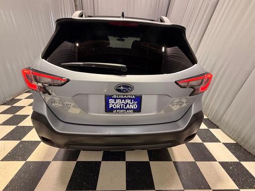 Ice Silver Metallic 2024 Subaru Outback Base
