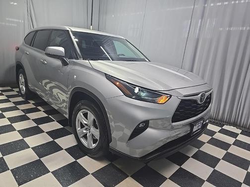 2024 Toyota Highlander LE
