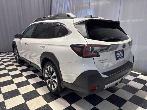 2023 Subaru Outback Touring XT