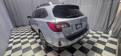 Ice Silver Metallic 2017 Subaru Outback 2.5i Limited