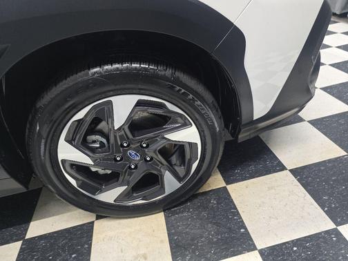 Crystal White Pearl 2025 Subaru Crosstrek Limited