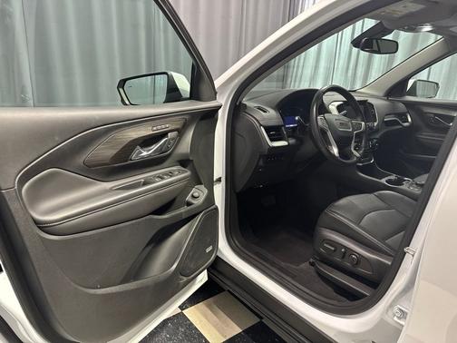 White Frost 2022 GMC Terrain SLT