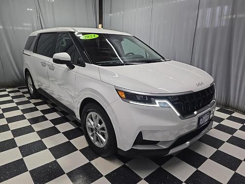 2024 Kia Carnival LX