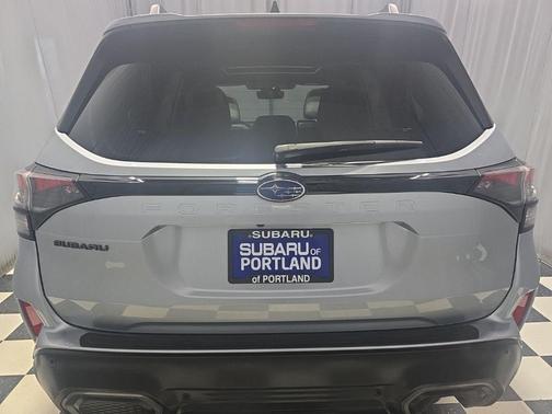 Ice Silver Metallic 2025 Subaru Forester Limited