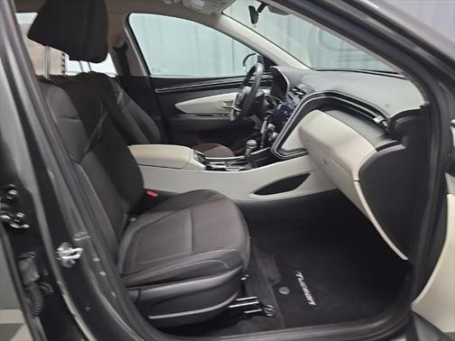 2022 Hyundai TUCSON SE
