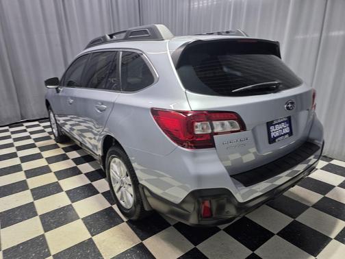 Ice Silver 2019 Subaru Outback 2.5i