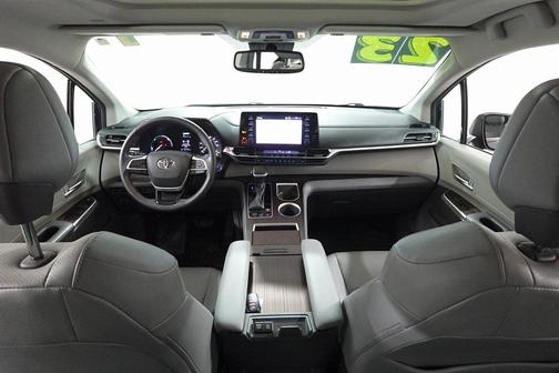 2023 Toyota Sienna XLE