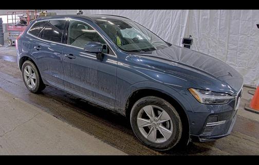 2022 Volvo XC60 B5 Momentum