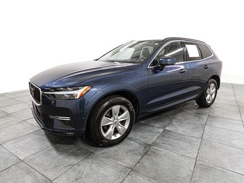 2022 Volvo XC60 B5 Momentum