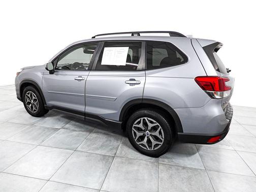 Ice Silver Metallic 2019 Subaru Forester Premium