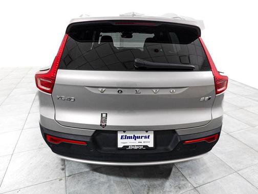 Silver Dawn Metallic 2025 Volvo XC40 B5 Core Bright Theme