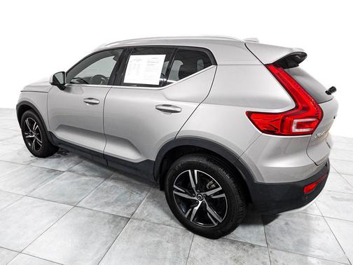 Silver Dawn Metallic 2025 Volvo XC40 B5 Core Bright Theme