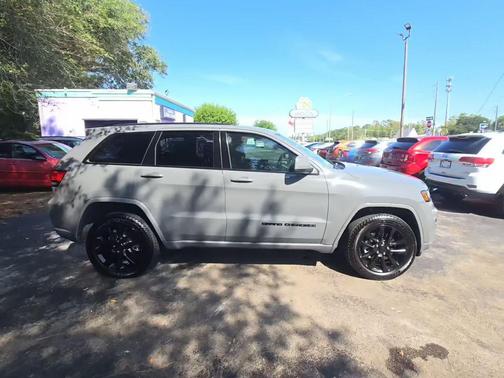 Sting-Gray Clearcoat 2021 Jeep Grand Cherokee Laredo
