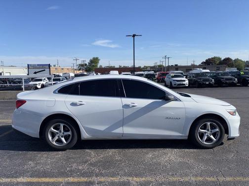 Summit White 2016 Chevrolet Malibu LS