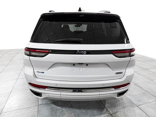 Bright White Clearcoat 2022 Jeep Grand Cherokee 4xe Overland