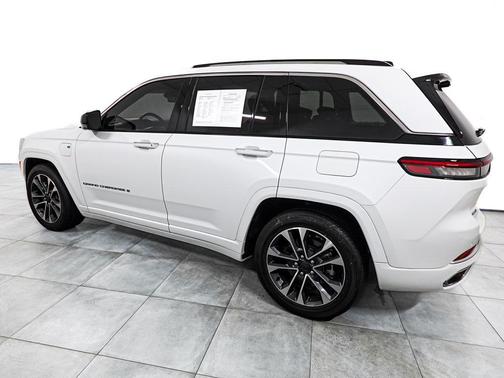 Bright White Clearcoat 2022 Jeep Grand Cherokee 4xe Overland