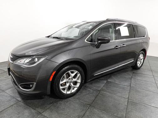 Granite Crystal Metallic Clearcoat 2020 Chrysler Pacifica Touring-L Plus