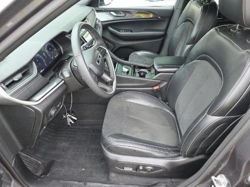 Baltic Gray Metallic Clearcoat 2023 Jeep Grand Cherokee L Altitude