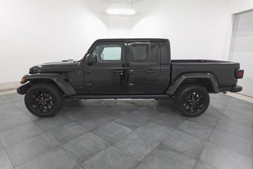 2024 Jeep Gladiator Nighthawk