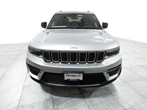 Silver Zynith 2026 Jeep Grand Cherokee Laredo