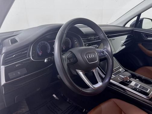 Waitomo Blue Metallic 2023 Audi Q7 45 Premium