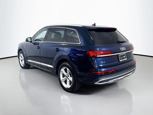 Waitomo Blue Metallic 2023 Audi Q7 45 Premium