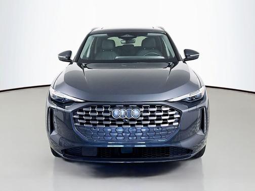 Tambora Gray Metallic 2025 Audi Q5 Premium Plus TFSI quattro S tronic