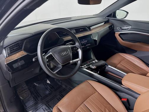 2023 Audi e-tron Premium quattro