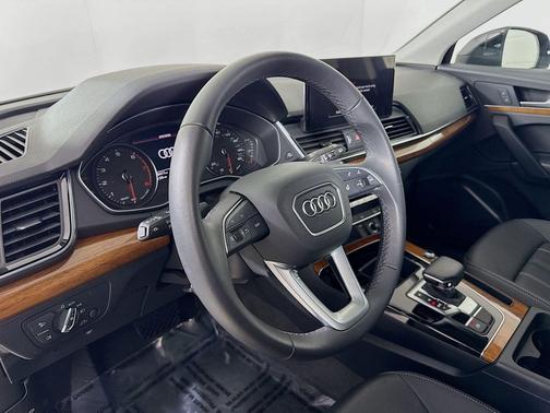 2023 Audi Q5 45 S line Premium