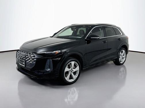 Mythos Black Metallic 2025 Audi Q5 2.0T Premium Plus