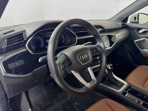 Glacier White Metallic 2022 Audi Q3 45 S line Premium Plus