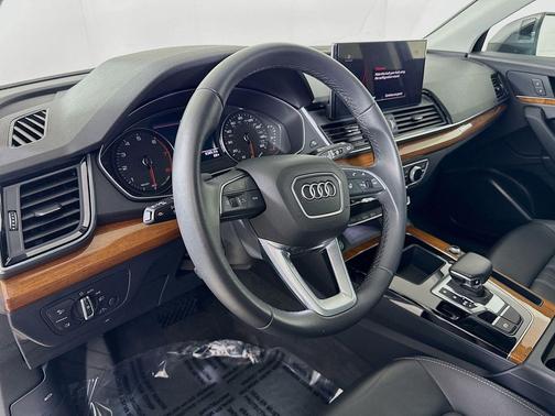 2023 Audi Q5 45 S line Premium