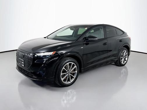 2022 Audi e-tron Premium Plus