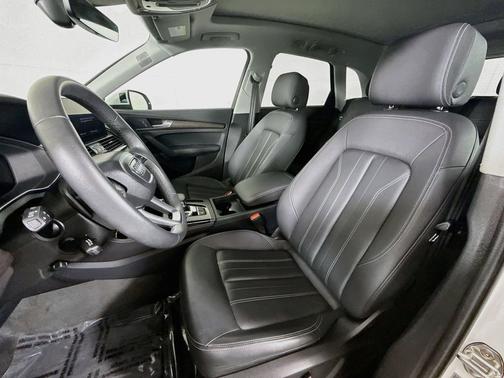 Glacier White Metallic 2023 Audi Q5 45 S line Premium Plus
