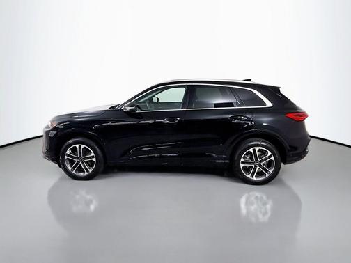 Mythos Black Metallic 2025 Audi Q5 Premium TFSI quattro S tronic
