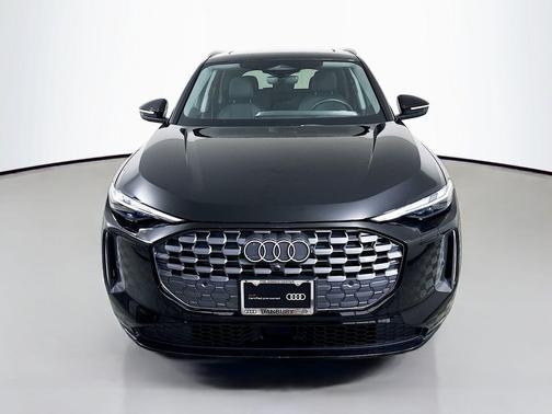 Mythos Black Metallic 2025 Audi Q5 Premium TFSI quattro S tronic