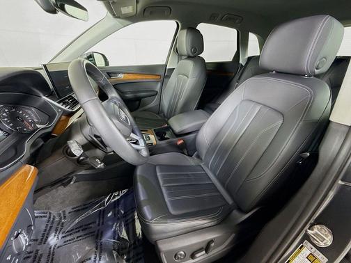 Daytona Gray Pearl Effect 2023 Audi Q5 45 S line Premium
