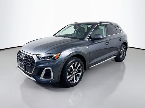 Daytona Gray Pearl Effect 2023 Audi Q5 45 S line Premium