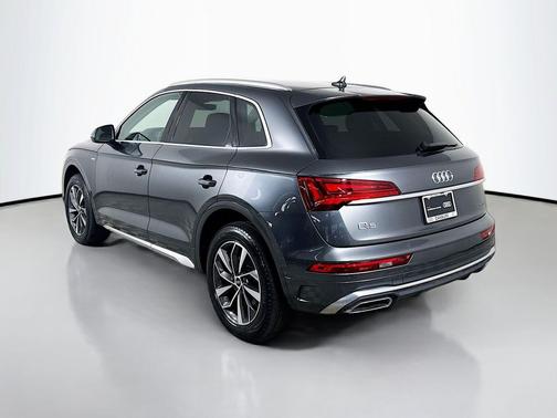Daytona Gray Pearl Effect 2023 Audi Q5 45 S line Premium