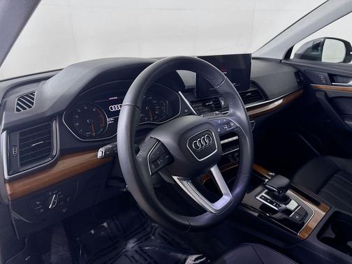 Daytona Gray Pearl Effect 2023 Audi Q5 45 S line Premium