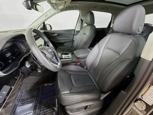 2023 Audi Q7 55 Premium Plus