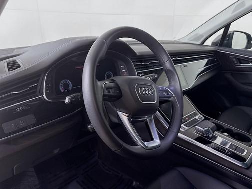 2023 Audi Q7 55 Premium Plus