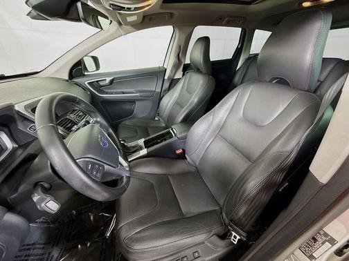 2016 Volvo XC60 T6 Drive-E