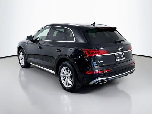 Mythos Black Metallic 2023 Audi Q5 45 S line Premium