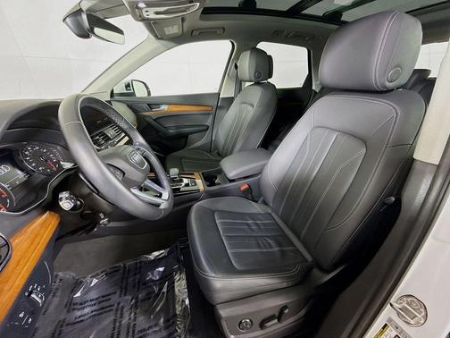 2023 Audi Q5 45 S line Premium